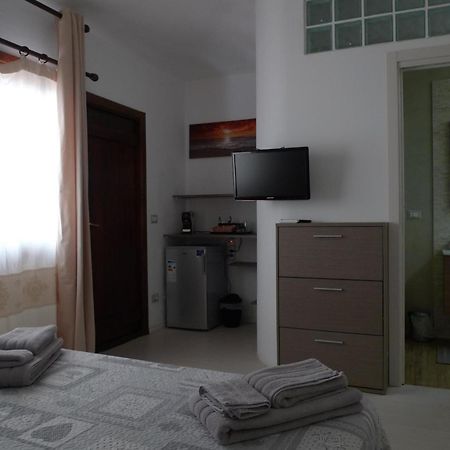 Villaggio Est Affittacamere San Teodoro  Δωμάτιο φωτογραφία